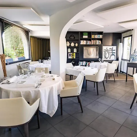 Hotel Du Cote Des Olivades 4*