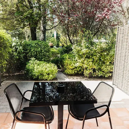Du Cote Des Olivades Hotel